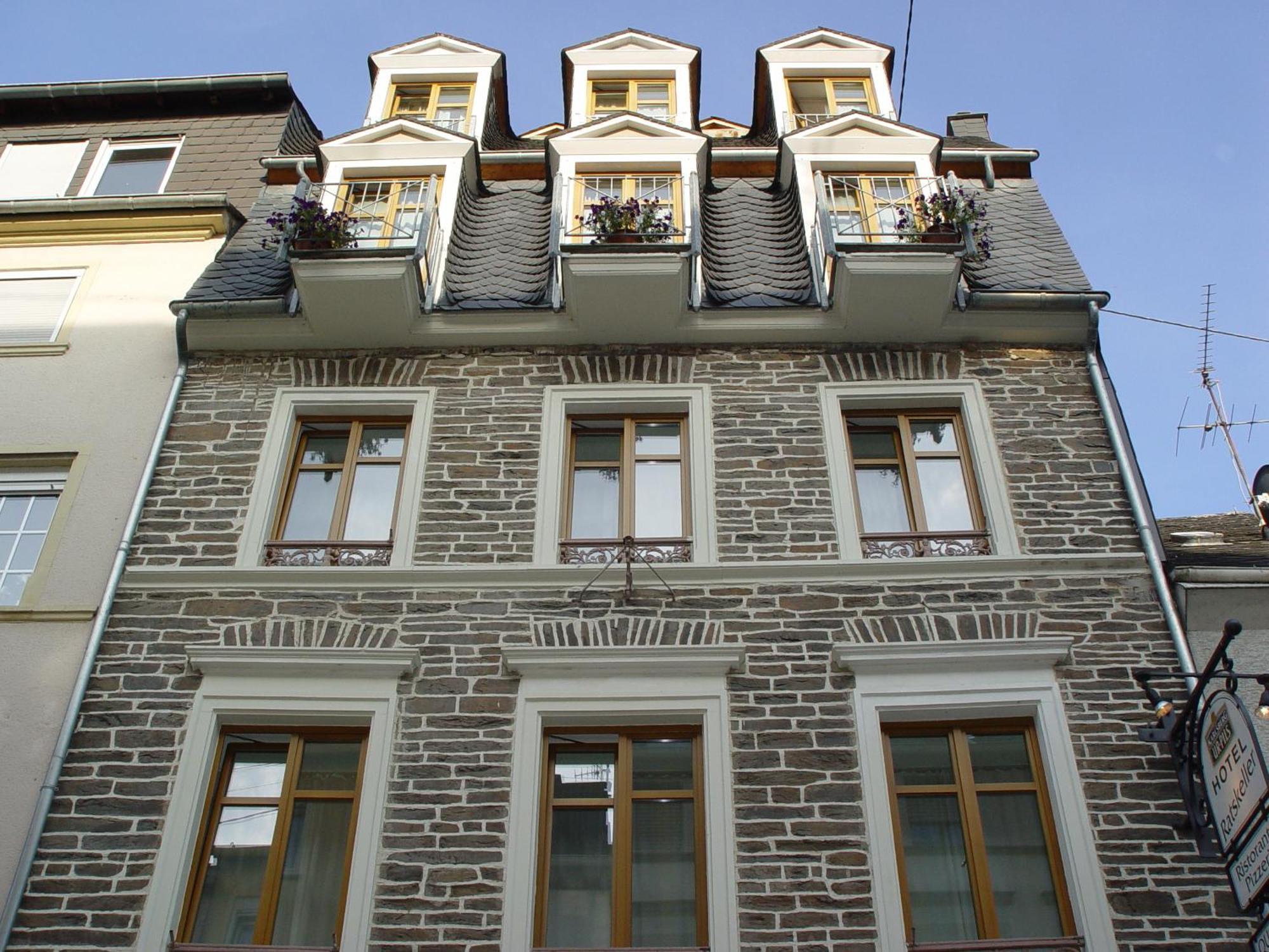 Hotel Ratskeller Цел ан дер Мозел Екстериор снимка