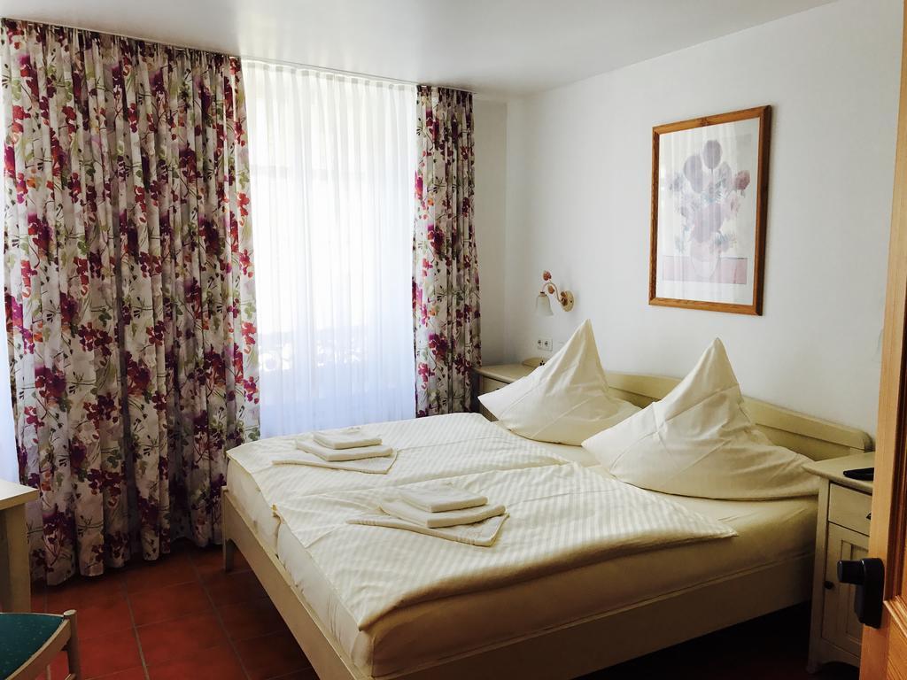 Hotel Ratskeller Цел ан дер Мозел Екстериор снимка