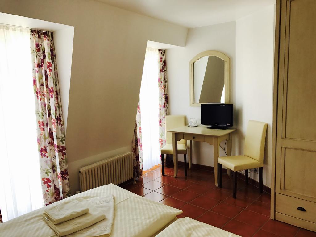 Hotel Ratskeller Цел ан дер Мозел Екстериор снимка