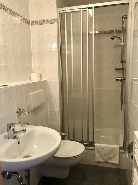 Hotel Ratskeller Цел ан дер Мозел Екстериор снимка