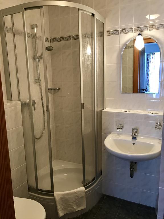 Hotel Ratskeller Цел ан дер Мозел Екстериор снимка