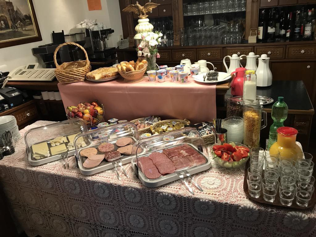 Hotel Ratskeller Цел ан дер Мозел Екстериор снимка