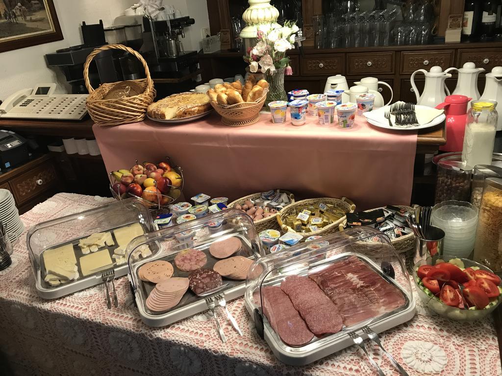 Hotel Ratskeller Цел ан дер Мозел Екстериор снимка